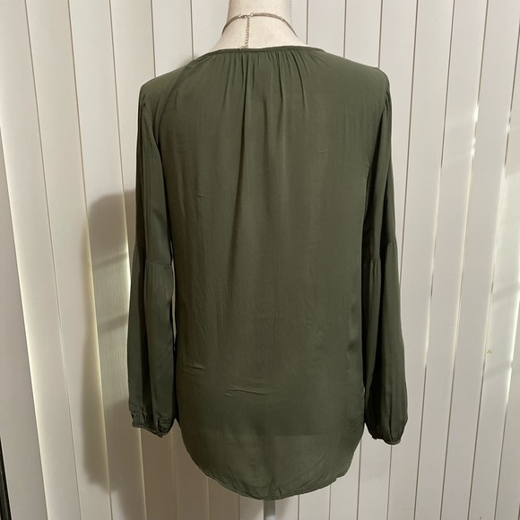 TOPS 👚 - 2 for $15 - Picture 3 of 4